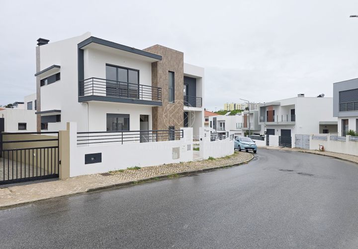 Villa a Almada, Setubal, Almada - € 695.000 | Ref: UEI1926 - foto 1