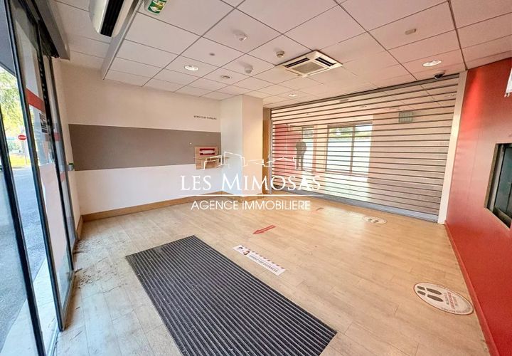 Erhvervsejendom i Frejus, Var, Frejus - € 775.000 | Ref: 7286 - foto 1