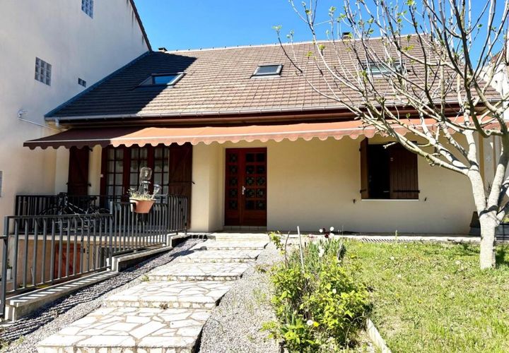 Villa a Roissy-en-Brie, Seine-et-Marne, Roissy-en-Brie - € 350.000 | Ref: 3011443685 - foto 1