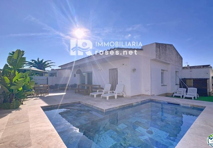 Villa en Empuriabrava, Gerona, Empuriabrava - € 385.000 | Ref: 3764 - photo 1