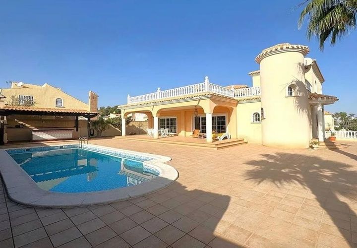 Villa i Playa Flamenca, Alicante, Playa Flamenca - € 870.000 | Ref: WTi4393 - foto 1