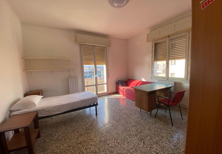 Estudi a Modena, Modena, Modena - € 300/mes | Ref: 755-1-1 - foto 1