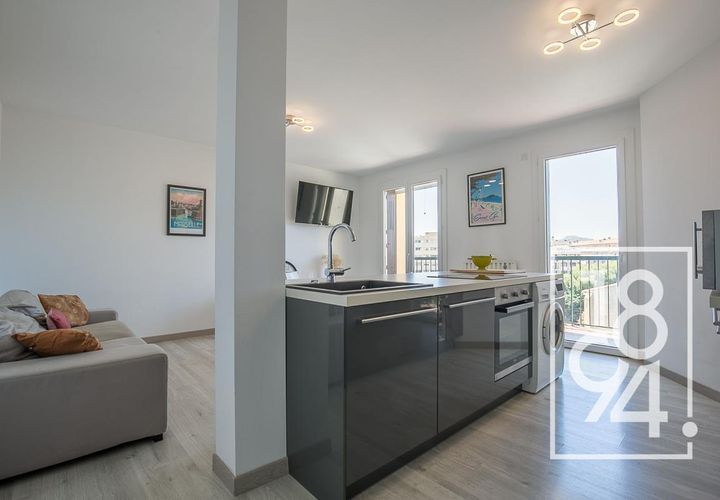 Lejlighed i Marseille, Bouches-du-Rhone, Marseille - € 206.000 | Ref: YY6L-EE1-AEK - foto 1