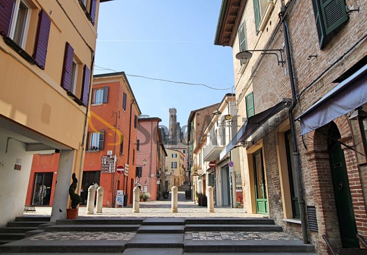 L'establiment comercial a Santarcangelo Di Romagna, Rimini, Santarcangelo Di Romagna - € 1.300/mes | Ref: N624 - foto 1