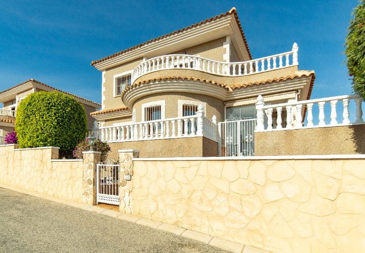 Villa a Torrevieja, Alicante, Torrevieja - € 290.000 | Ref: CLDE-31425 - foto 1