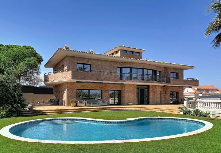 Byhus i Barcelona, Barcelona, Barcelona - € 1.700.000 | Ref: 860367 - foto 1