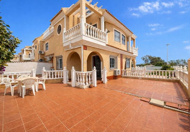 Villa en Cabo Roig, Alicante, Cabo Roig - € 220.000 | Ref: MLSC4322285/13477 - photo 1