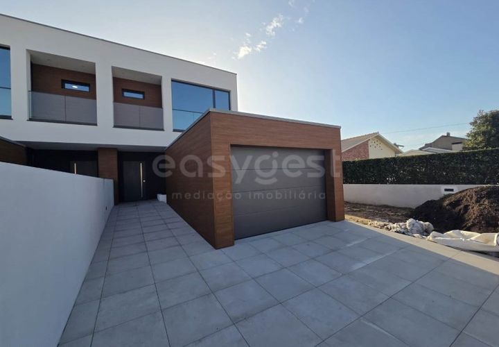 Villa i Aveiro, Aveiro, Aveiro - € 485.500 | Ref: EA99013 - foto 1