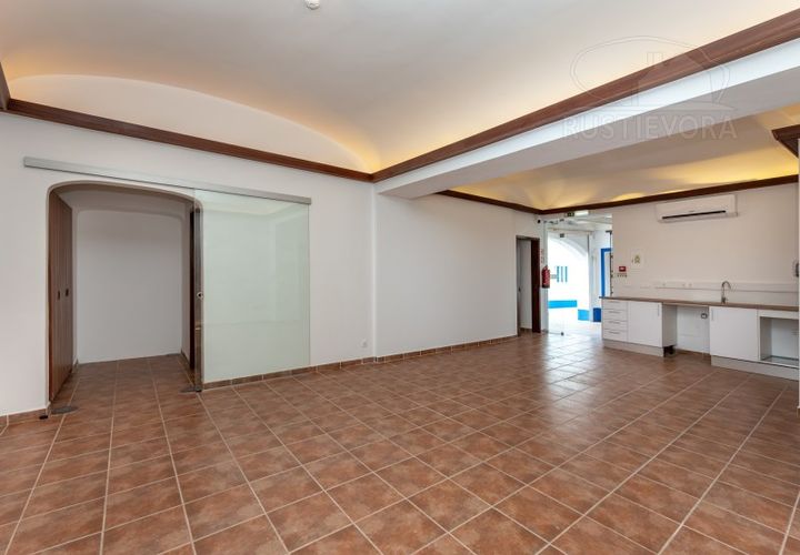 L'establiment comercial a Evora, Evora, Evora - € 650/mes | Ref: 2683 - foto 1