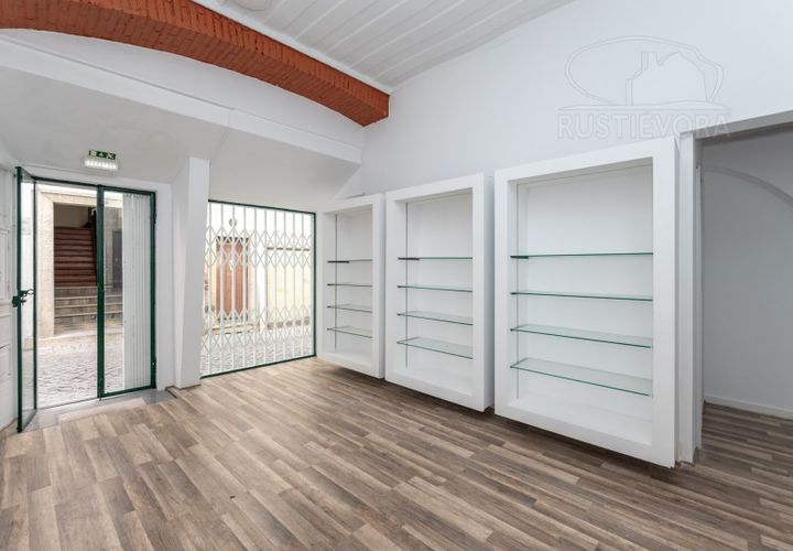 L'establiment comercial a Evora, Evora, Evora - € 650/mes | Ref: 1010 - foto 1