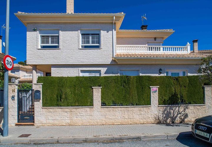 Villa en Elda, Alicante, Elda - € 430.000 | Ref: ANN-R173 - photo 1