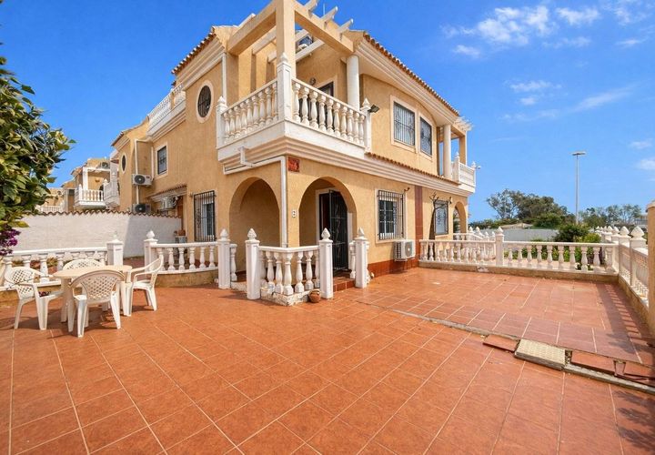 Villa en Cabo Roig, Alicante, Cabo Roig - € 220.000 | Ref: OH02249/10701 - photo 1