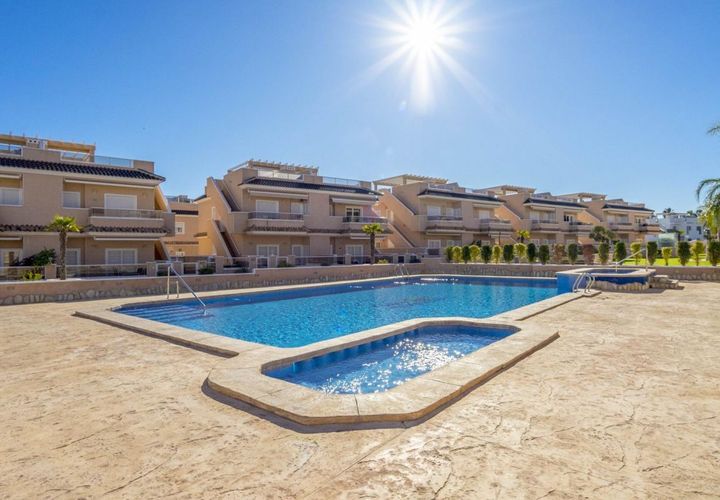 Casa de pueblo en Punta Prima, Alicante, Punta Prima - € 349.000 | Ref: 200-4725 - photo 1