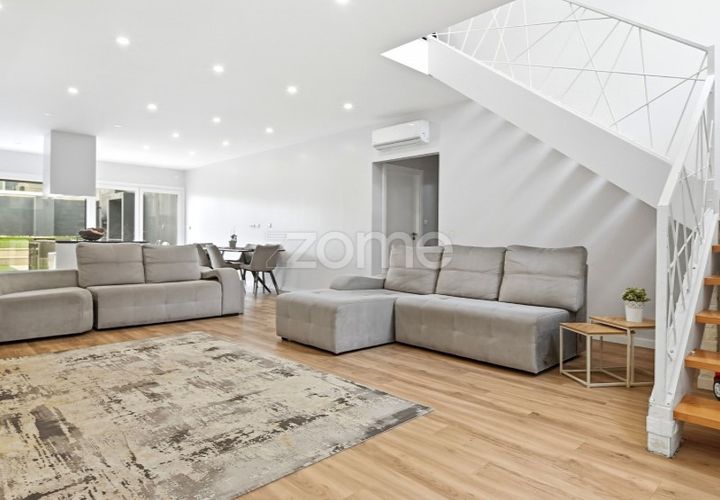 Villa a Odivelas, Lisbon, Odivelas - € 799.000 | Ref: ZMPT587370 - foto 1