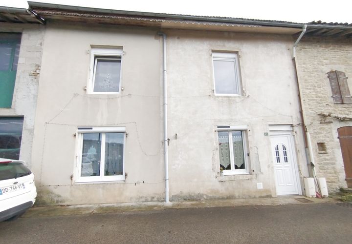 Landsbyhus i Saint-Julien, Jura, Saint-Julien - € 125.000 | Ref: 36033 - foto 1
