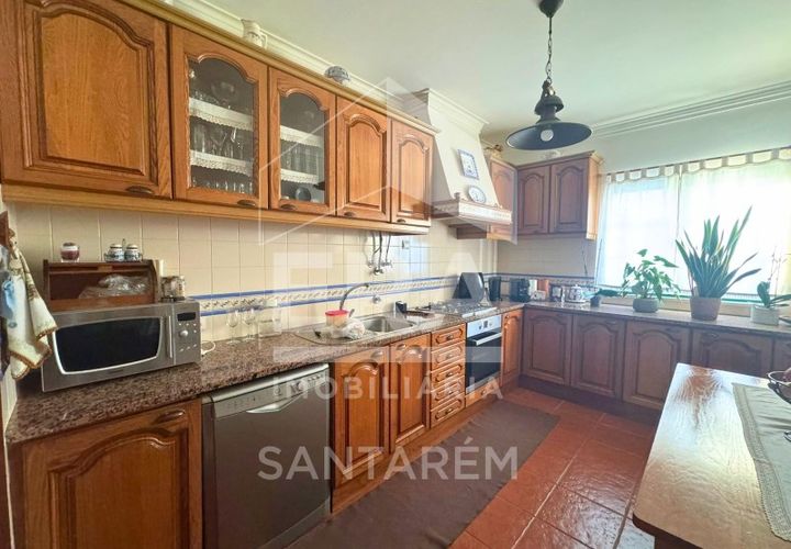 Villa i Almeirim, Santarem, Almeirim - € 350.000 | Ref: 12243 - foto 1
