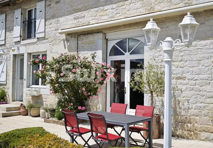Villa i Dole, Jura, Dole - € 649 000 | Ref: 19320FB - foto 1