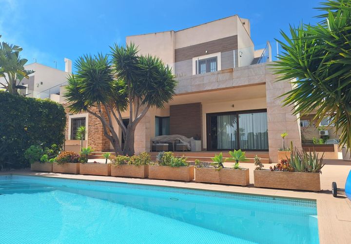 Villa i Torrevieja, Alicante, Torrevieja - € 850.000 | Ref: A1343/6084 - foto 1