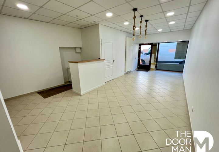 L'establiment comercial a Langres, Haute-Marne, Langres - € 14.400/mes | Ref: 9918 - foto 1