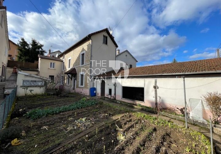Villa a Chaumont, Haute-Marne, Chaumont - € 150.000 | Ref: 9817 - foto 1
