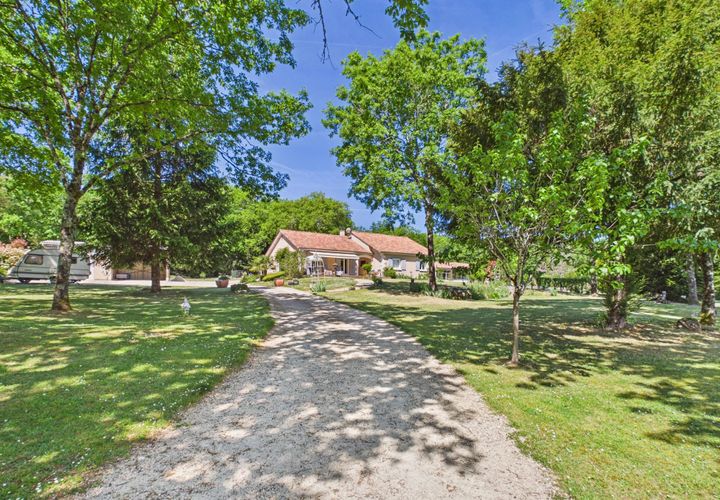 Villa i Verteillac, Dordogne, Verteillac - € 274.500 | Ref: BVI85346 - foto 1