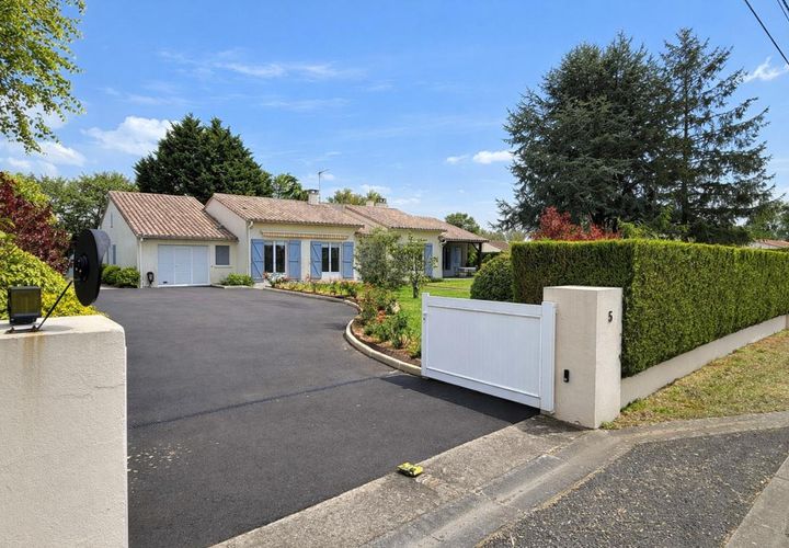 Villa a Civray, Vienne, Civray - € 250.000 | Ref: 46_JLY-0026113 - foto 1