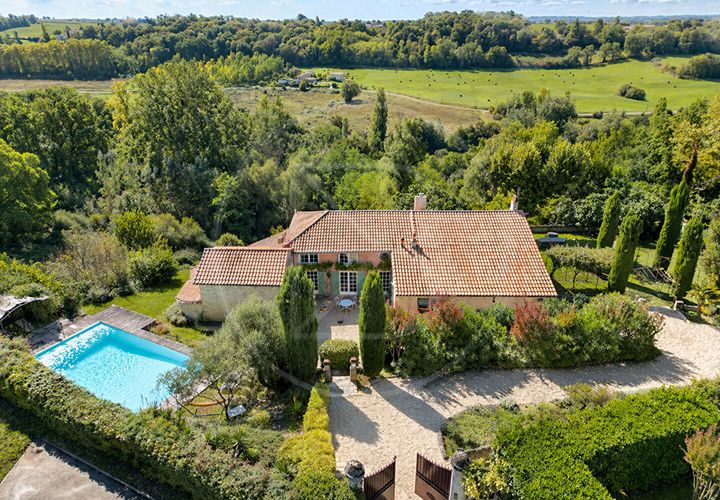 Villa a Branne, Gironde, Branne - € 742.000 | Ref: 5808 - foto 1