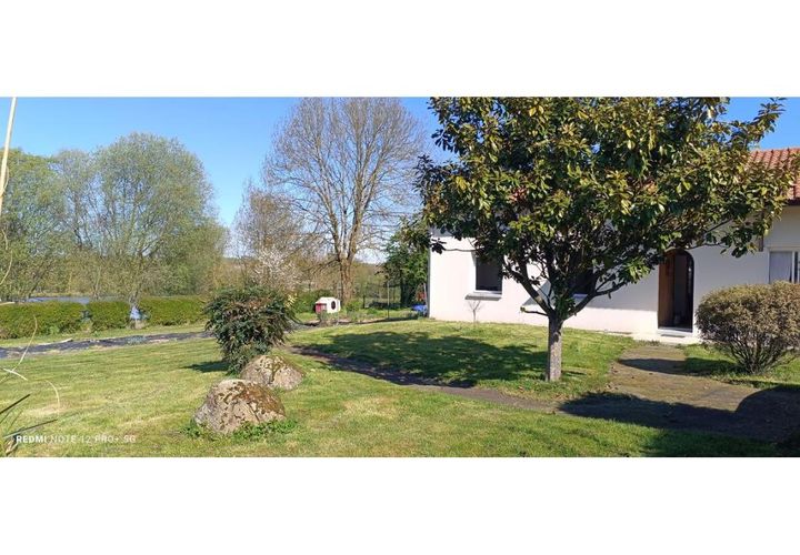Villa a Saint-Andre-Sur-Sevre, Deux-Sevres, Saint-Andre-Sur-Sevre - € 209.000 | Ref: 85134 - foto 1