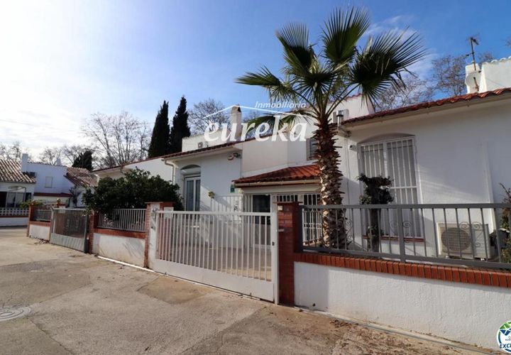 Villa i Empuriabrava, Gerona, Empuriabrava - € 230 000 | Ref: 2543 - foto 1