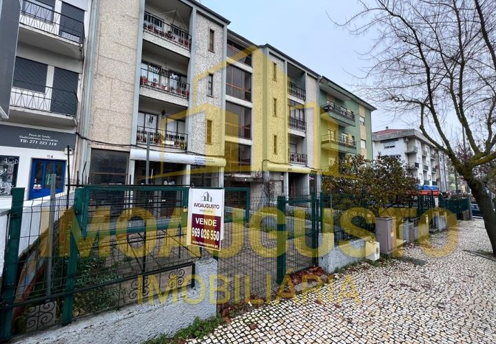 Erhvervsejendom i Guarda, Guarda, Guarda - € 95.000 | Ref: BOT_1467 - foto 1