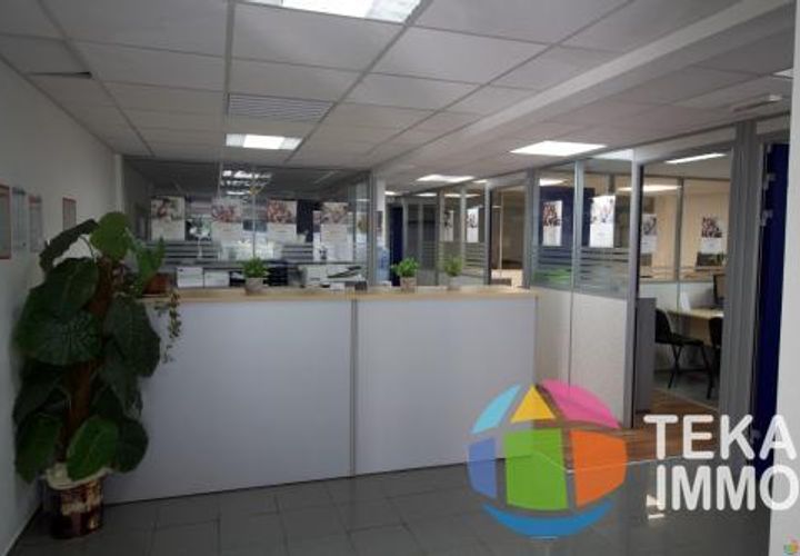 L'establiment comercial a Saint-Andre, La Reunion, Saint-Andre - € 31.200/mes | Ref: 6572 - foto 1