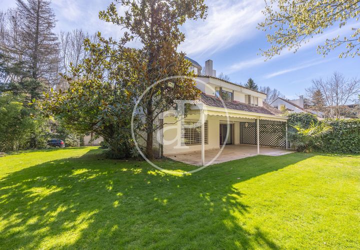 Villa en Madrid, Madrid, Madrid - € 2.480.000 | Ref: VM2604039 - photo 1