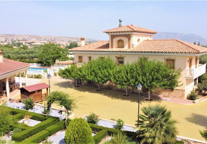 Landejendom i Baza, Granada, Baza - € 477.000 | Ref: v3142 - foto 1