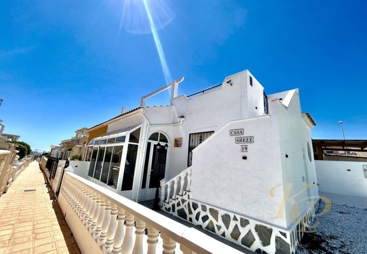 Villa i Punta Prima, Alicante, Punta Prima - € 209.999 | Ref: MLSC3883464 - foto 1