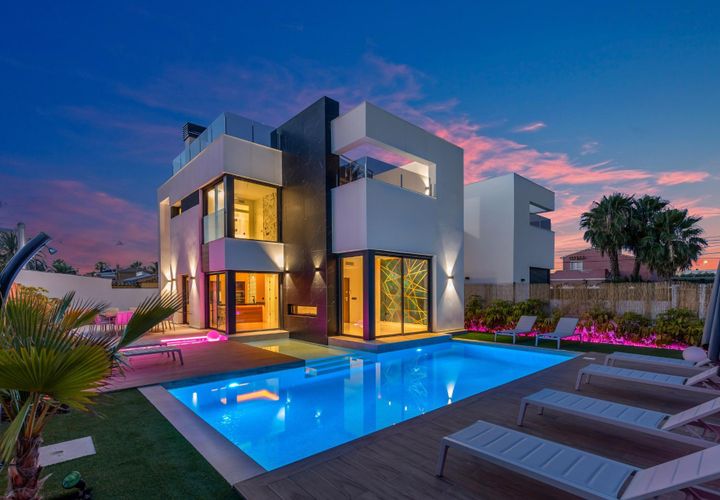Villa a Torrevieja, Alicante, Torrevieja - € 639.000 | Ref: MCO-29976 - foto 1