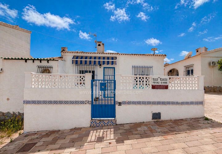 Casa adosada en La Marina, Alicante, La Marina - € 119.500 | Ref: NP: 872 - photo 1