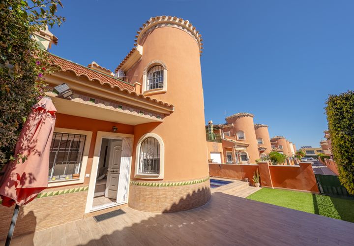 Villa i Playa Flamenca, Alicante, Playa Flamenca - € 269.950 | Ref: V-48412 - foto 1