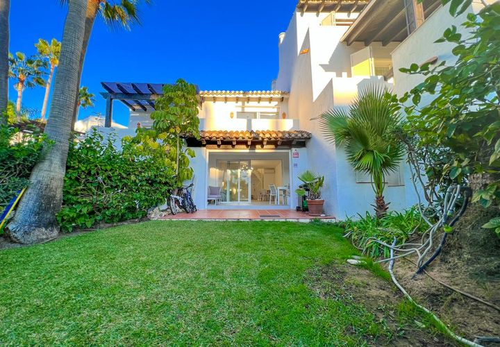 Rækkehus i Estepona, Malaga, Estepona - € 820.000 | Ref: CRNG139T3 - foto 1