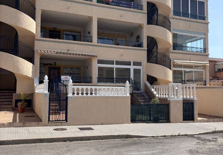 Apartamento en Punta Prima, Alicante, Punta Prima - € 149.950 | Ref: R-53211 - photo 1