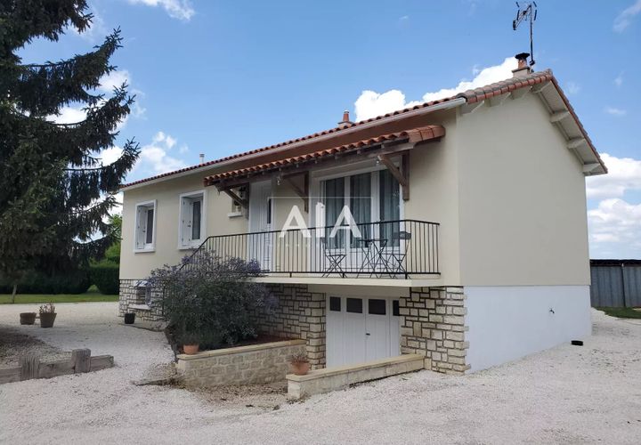 Landejendom i Les Adjots, Charente, Les Adjots - € 159.000 | Ref: 1324 - foto 1