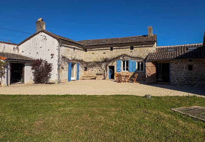 Landejendom i Lezay, Deux-Sevres, Lezay - € 199.500 | Ref: 5270 - foto 1