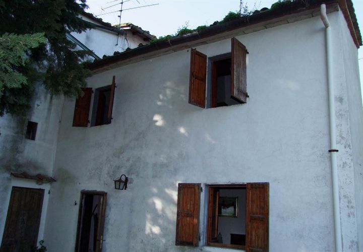 Villa a Rufina, Florence, Rufina - € 80.000 | Ref: 0788-2 - foto 1