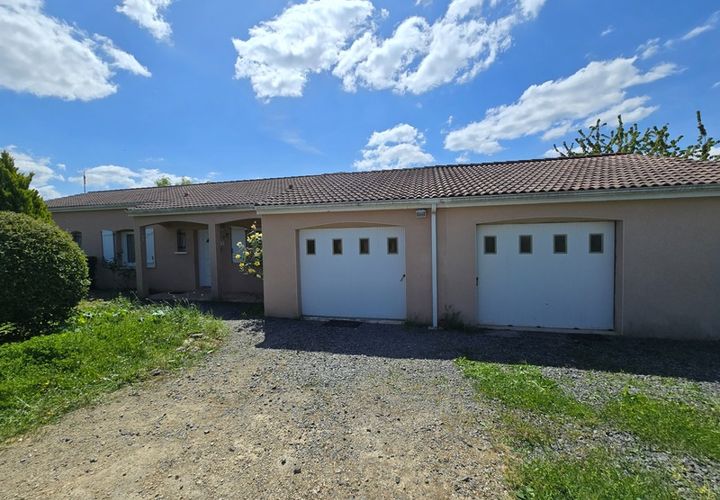 Villa a Exireuil, Deux-Sevres, Exireuil - € 179.990 | Ref: 340937450962 - foto 1