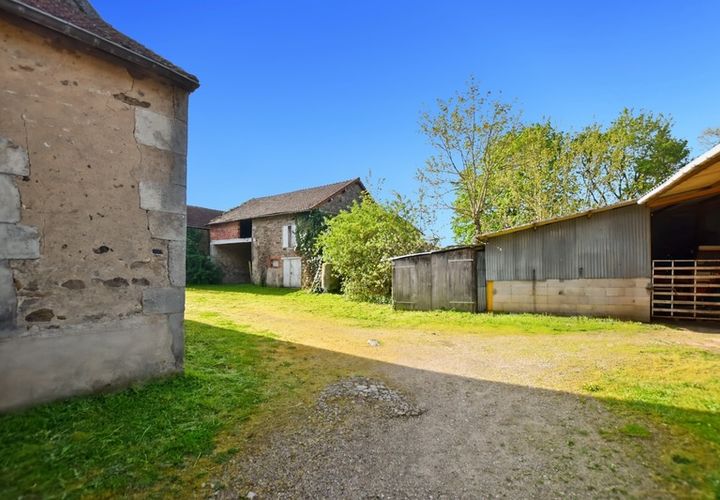 Farm hus i Collonge-La-Madeleine, Saone-et-Loire, Collonge-La-Madeleine - € 70.000 | Ref: 340939141881 - foto 1
