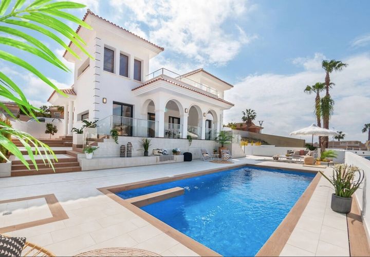 Villa a Rojales, Alicante, Rojales - € 871.172 | Ref: DLS0634 - foto 1