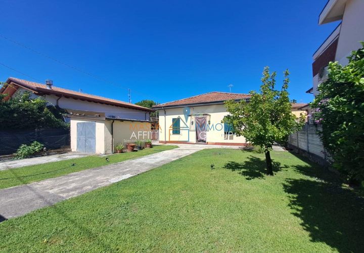 Villa i Massa, Massa and Carrara, Massa - € 450.000 | Ref: 3668 - foto 1