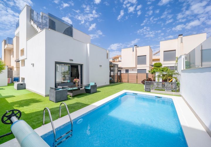 Villa a Torrevieja, Alicante, Torrevieja - € 559.000 | Ref: 777493 - foto 1