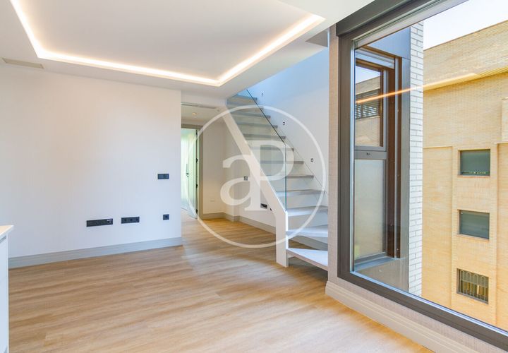 Àtic a Madrid, Madrid, Madrid - € 2.000/mes | Ref: AMN2604008 - foto 1