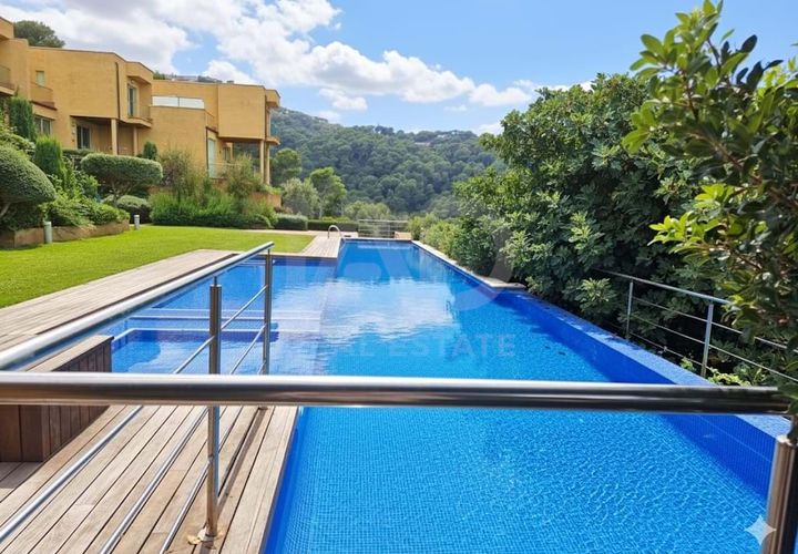 Rækkehus i Girona, Gerona, Girona - € 555.000 | Ref: 735134 - foto 1