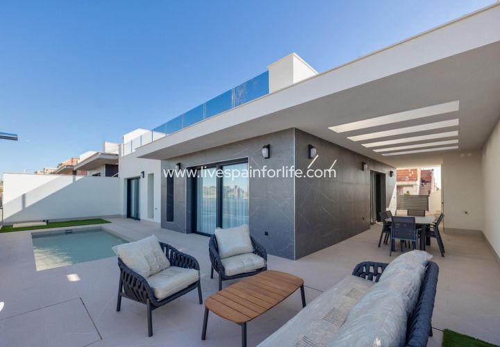 Villa a Torrevieja, Alicante, Torrevieja - € 595.000 | Ref: 56586 - foto 1